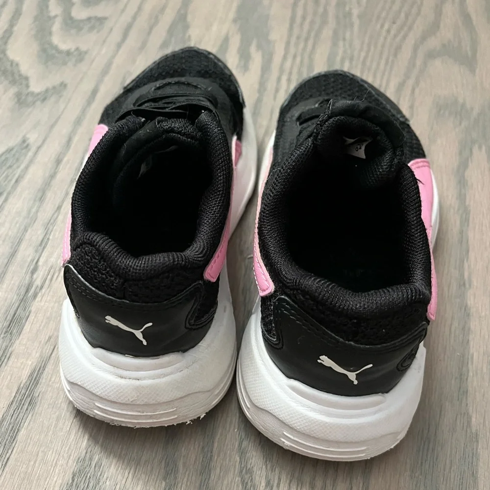 Girls Puma Shoes - Picture 5 of 7